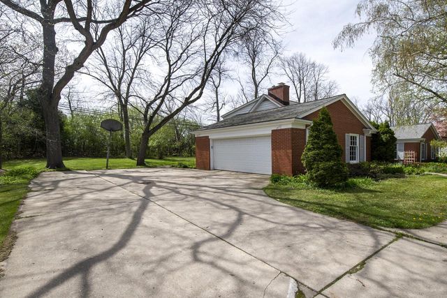 127 Fox Dale ROAD, Glendale, WI 53217