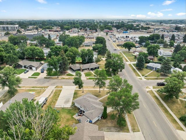 506 18th Ave. SW, Minot, ND 58701