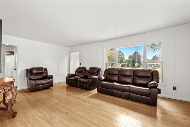 506 18th Ave. SW, Minot, ND 58701