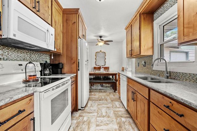 506 18th Ave. SW, Minot, ND 58701