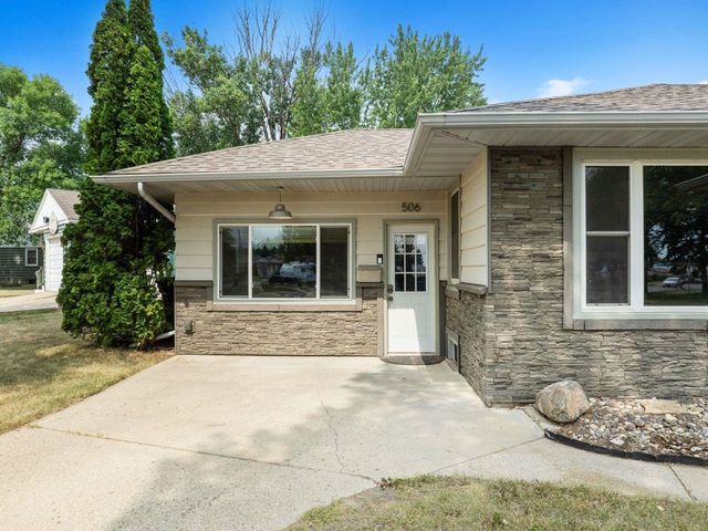 506 18th Ave. SW, Minot, ND 58701