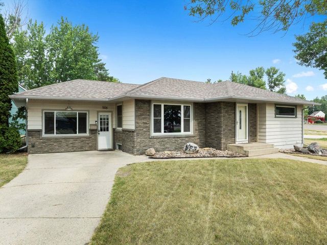 506 18th Ave. SW, Minot, ND 58701