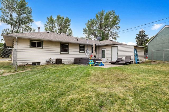 506 18th Ave. SW, Minot, ND 58701