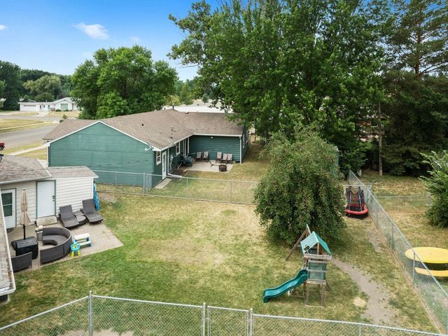 506 18th Ave. SW, Minot, ND 58701