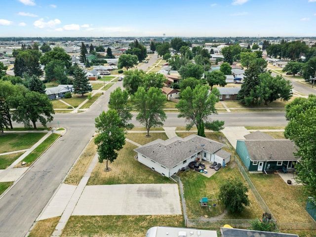506 18th Ave. SW, Minot, ND 58701