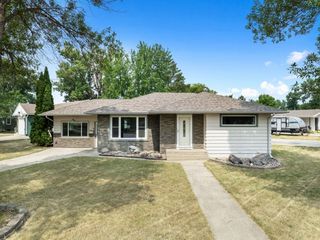 506 18th Ave. SW, Minot, ND 58701