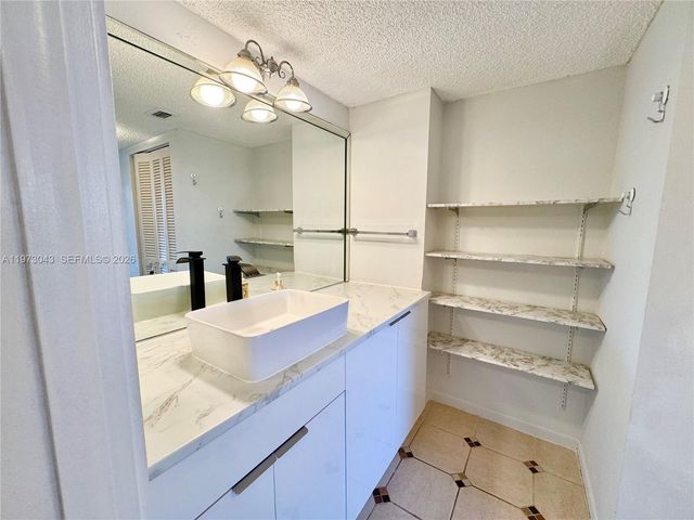 210 174th St 907, Sunny Isles Beach, FL 33160