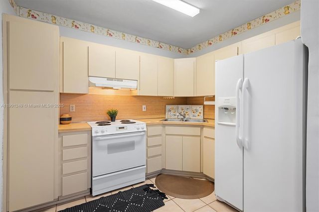 6125 SW 2nd St, Miami, FL 33144