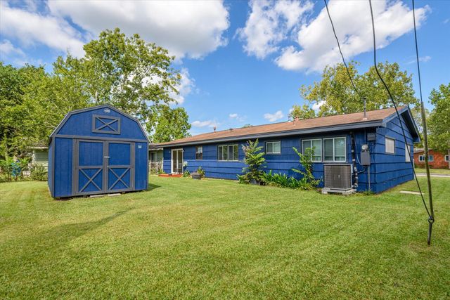 213 Highland Drive, Hitchcock, TX 77563
