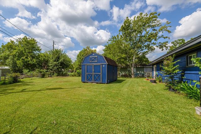 213 Highland Drive, Hitchcock, TX 77563