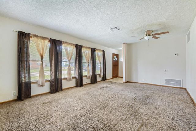 213 Highland Drive, Hitchcock, TX 77563
