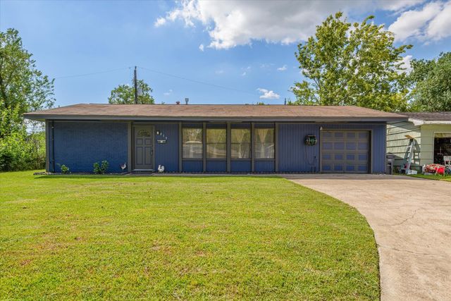 213 Highland Drive, Hitchcock, TX 77563