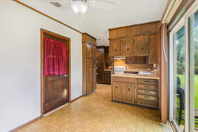 213 Highland Drive, Hitchcock, TX 77563
