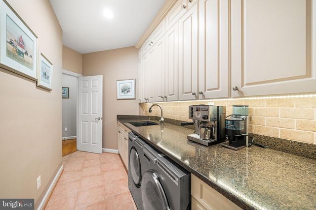 10121 RATCLIFFE MANOR DR, Fairfax, VA 22030