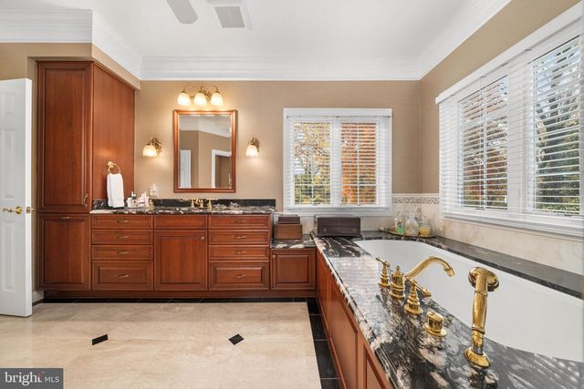 10121 RATCLIFFE MANOR DR, Fairfax, VA 22030