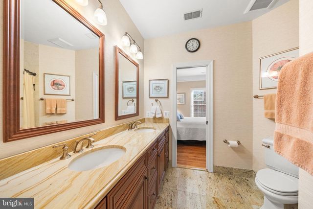 10121 RATCLIFFE MANOR DR, Fairfax, VA 22030