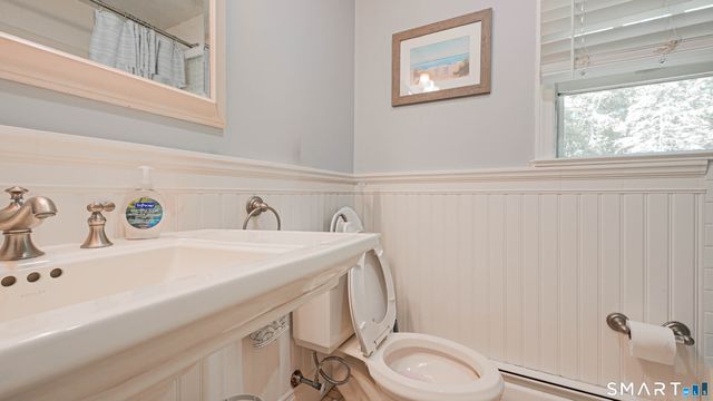 27 Powder Horn Hill, Brookfield, CT 06804
