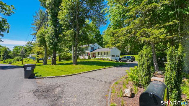 27 Powder Horn Hill, Brookfield, CT 06804