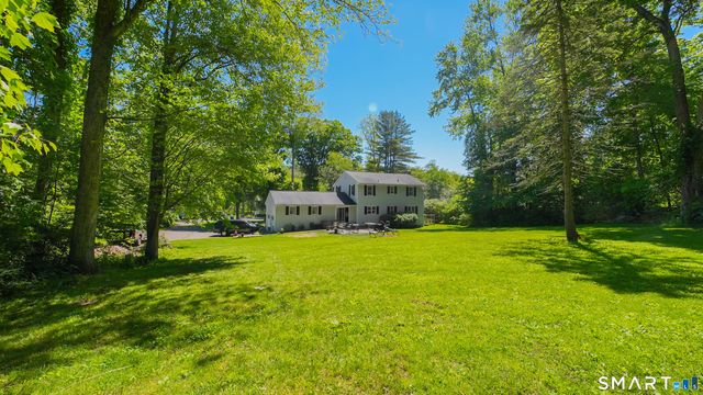 27 Powder Horn Hill, Brookfield, CT 06804