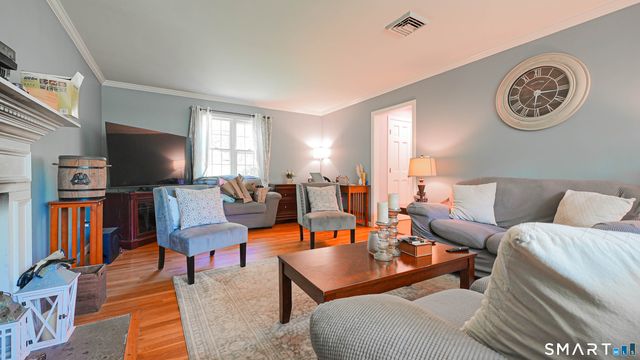 27 Powder Horn Hill, Brookfield, CT 06804