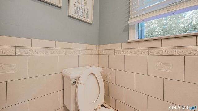 27 Powder Horn Hill, Brookfield, CT 06804