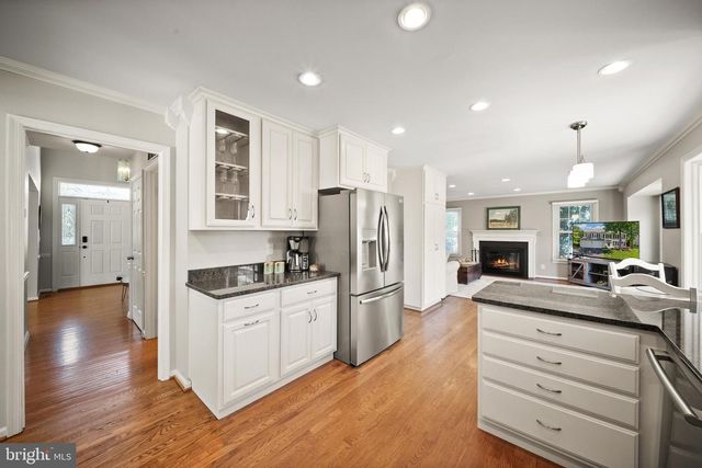 8190 LONE OAK CT, Manassas, VA 20111