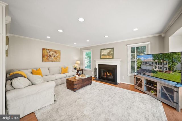 8190 LONE OAK CT, Manassas, VA 20111