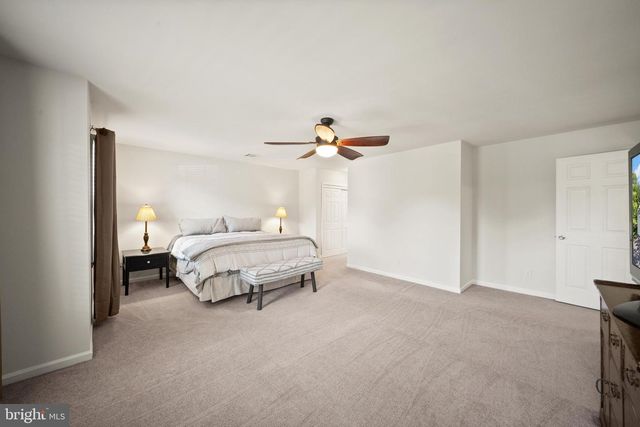 8190 LONE OAK CT, Manassas, VA 20111