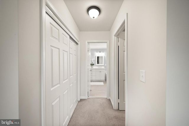 8190 LONE OAK CT, Manassas, VA 20111