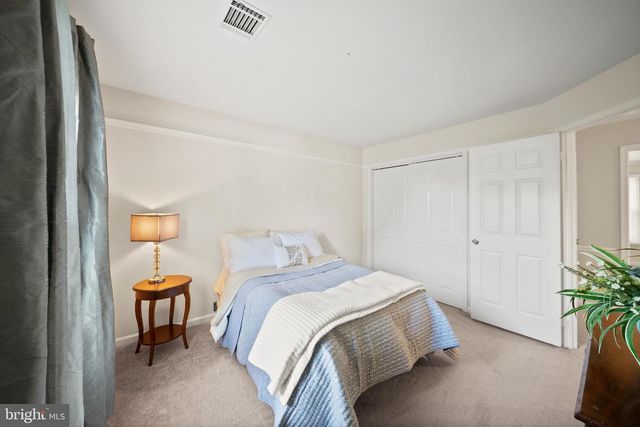 8190 LONE OAK CT, Manassas, VA 20111