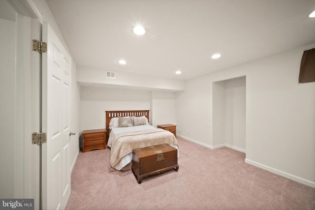 8190 LONE OAK CT, Manassas, VA 20111