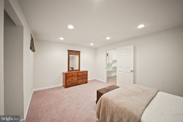 8190 LONE OAK CT, Manassas, VA 20111