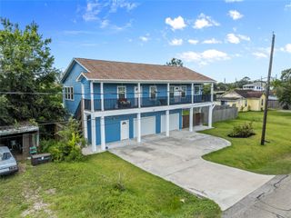 133 Bay Oaks Drive, La Porte, TX 77571
