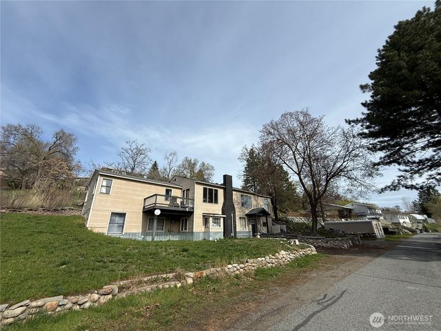 649 5th Avenue N, Okanogan, WA 98840