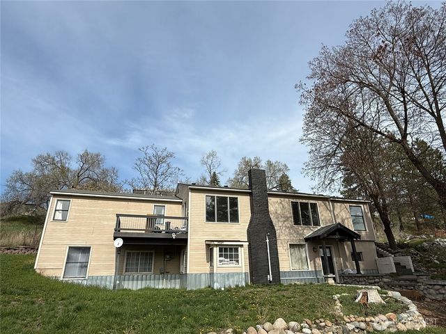 649 5th Avenue N, Okanogan, WA 98840