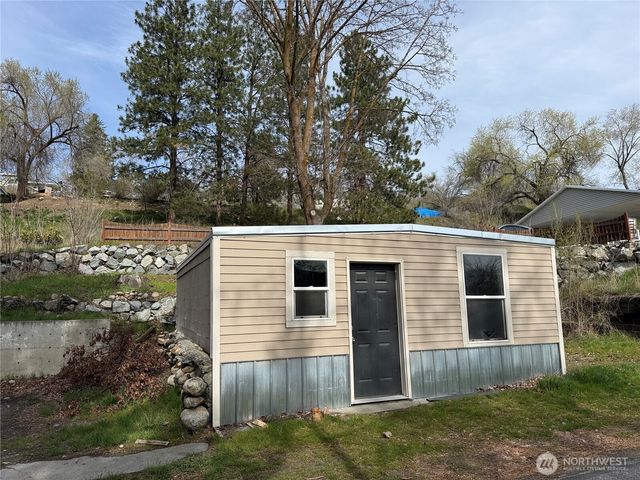 649 5th Avenue N, Okanogan, WA 98840