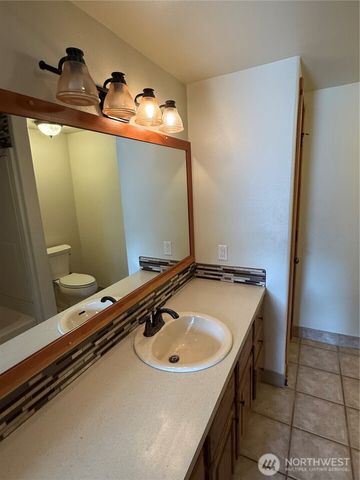 649 5th Avenue N, Okanogan, WA 98840