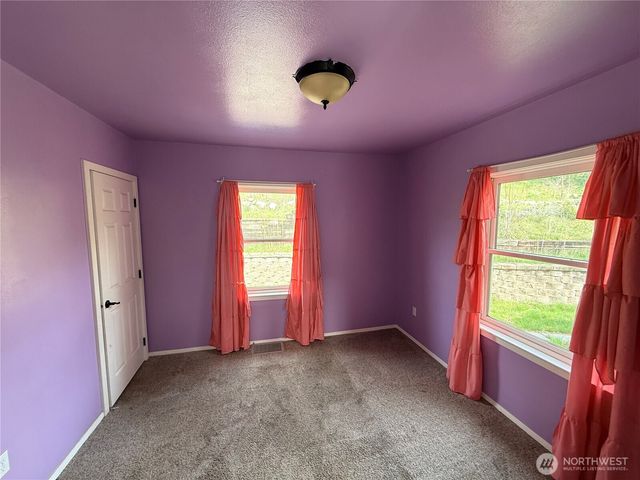 649 5th Avenue N, Okanogan, WA 98840