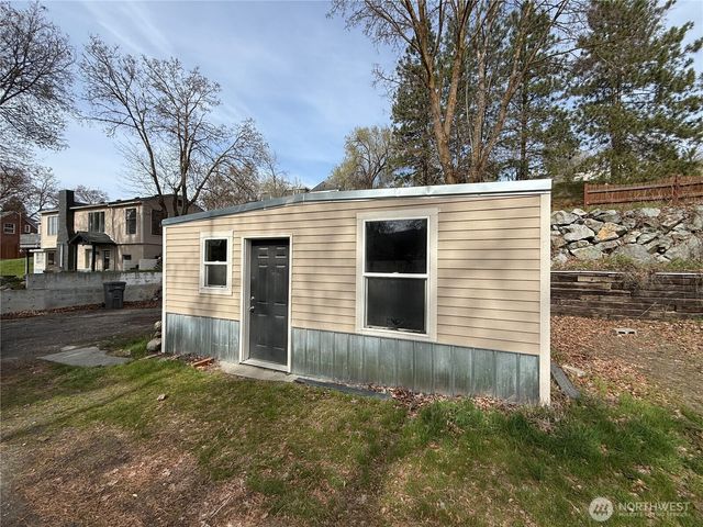 649 5th Avenue N, Okanogan, WA 98840