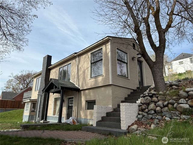 649 5th Avenue N, Okanogan, WA 98840