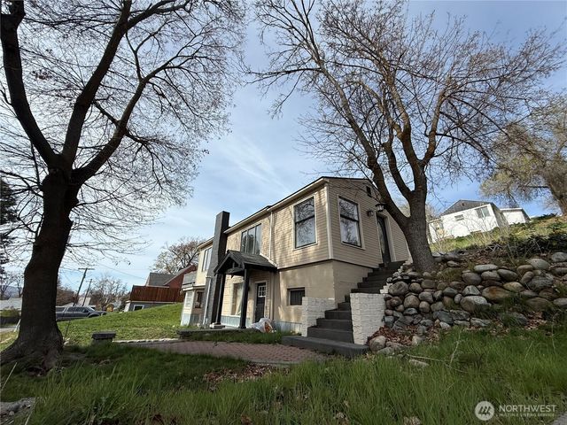 649 5th Avenue N, Okanogan, WA 98840