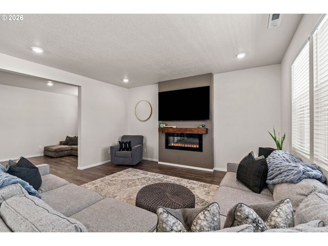 2678 26TH Loop, Springfield, OR 97477
