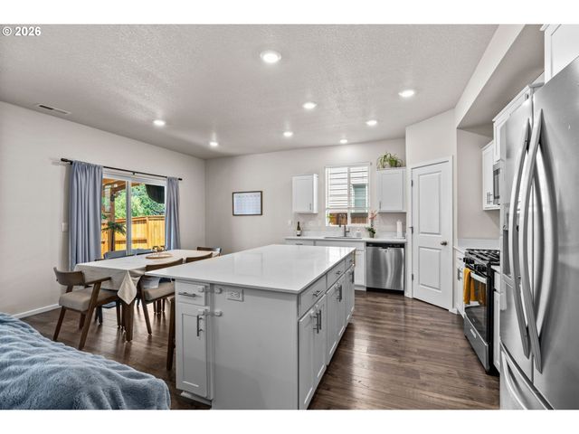 2678 26TH Loop, Springfield, OR 97477