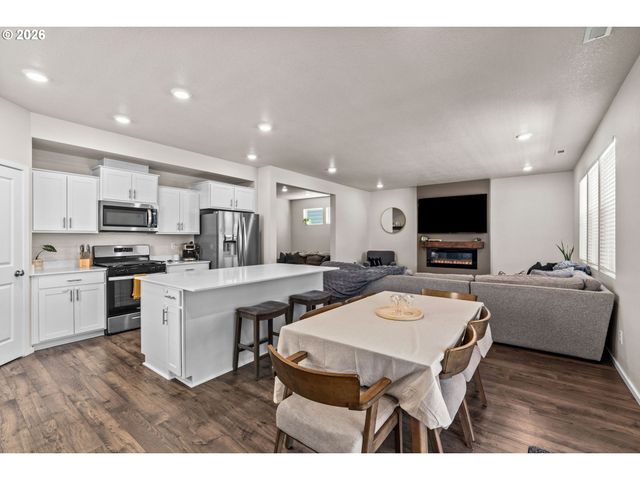 2678 26TH Loop, Springfield, OR 97477