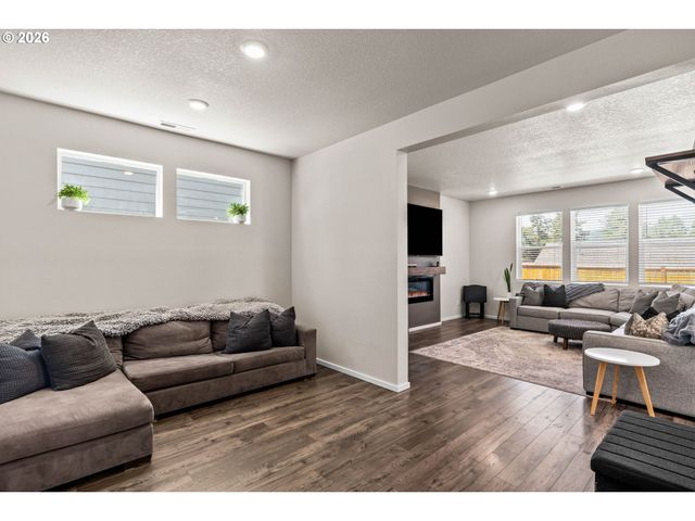 2678 26TH Loop, Springfield, OR 97477