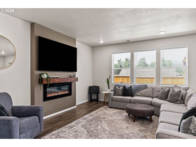 2678 26TH Loop, Springfield, OR 97477