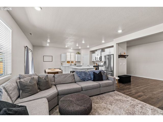 2678 26TH Loop, Springfield, OR 97477