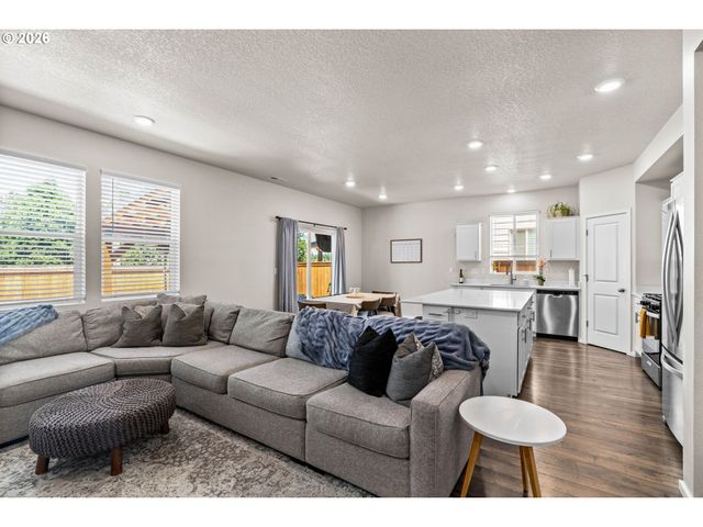 2678 26TH Loop, Springfield, OR 97477
