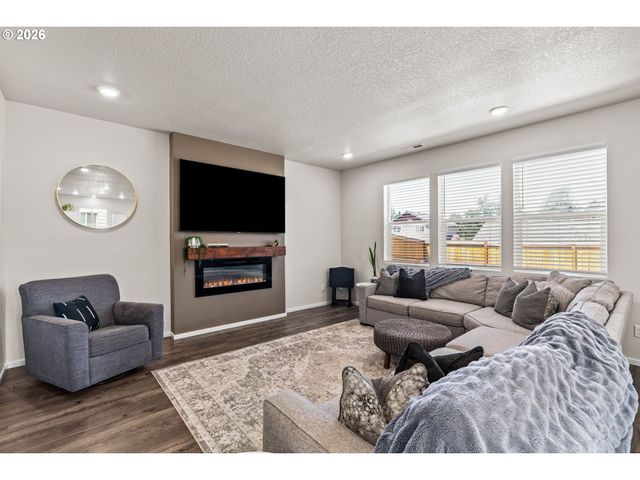 2678 26TH Loop, Springfield, OR 97477