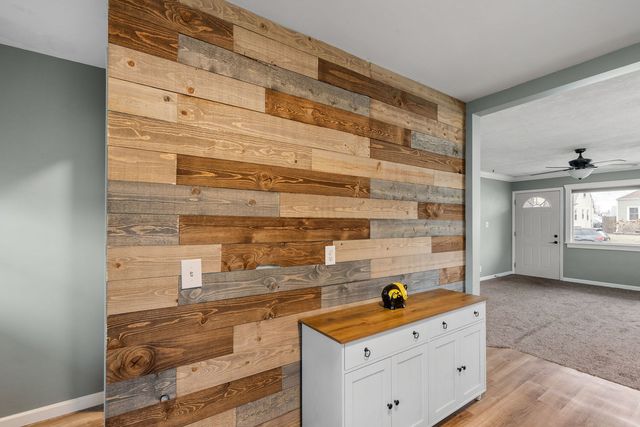 2423 32nd Street, Moline, IL 61265